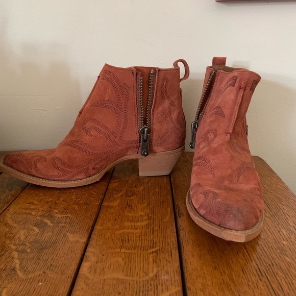 Never worn Frye booties size 7 - Picture 2 of 4